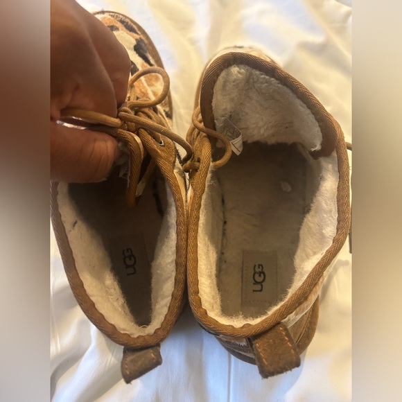 used fair condition men's size 10 Ugg Neumel Cowprimt Shoes Fur inside fall - Picture 11 of 11